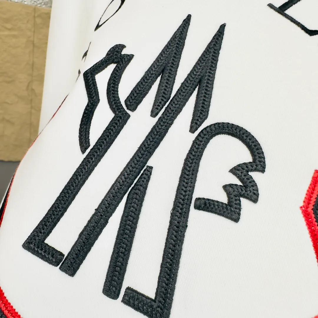 ： 🤳𝐌𝐎𝐍𝐂𝐋𝐄𝐑 ：☑️ 440 👕 ：☑️ 1*1 。🔜 。 ：☑️ 3D ，🇧🇫 1：1 。 ， ， ！🇲🇩 ！ Size：☑️S 〰️M 〰️L 〰️XL 〰️XXL